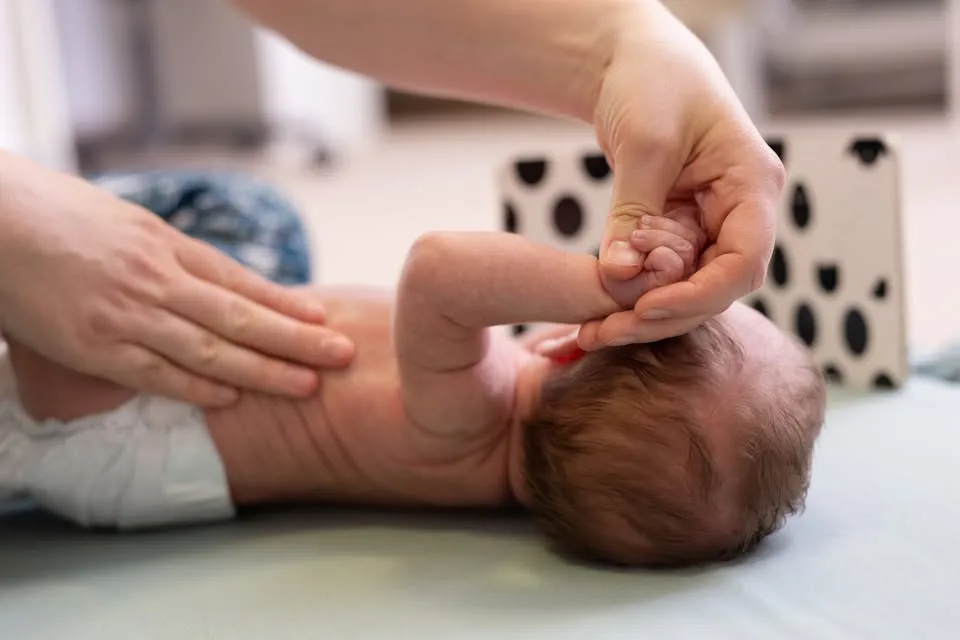 Babamasszázs és gyógytorna - A kezdetek (0-4 hónapos babáknak és kismamáknak)